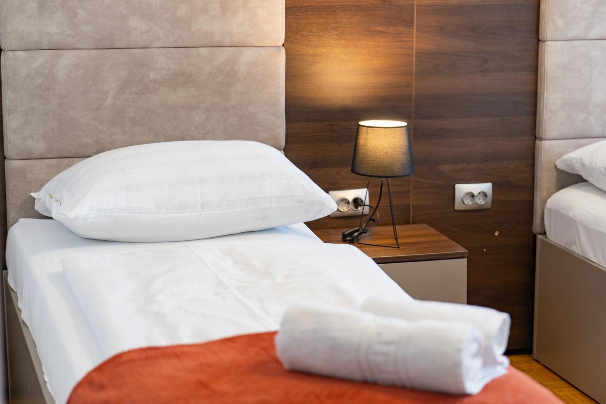 Artearia Hotel Bjelovar Esterno foto