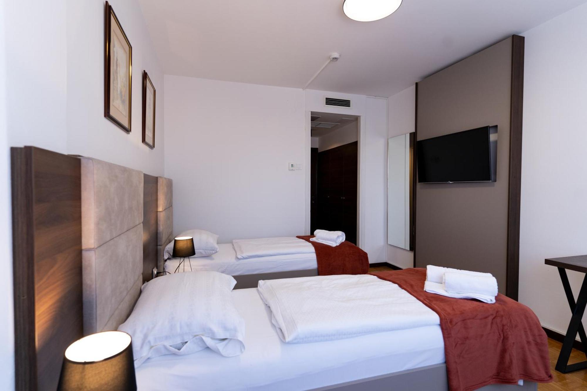 Artearia Hotel Bjelovar Esterno foto