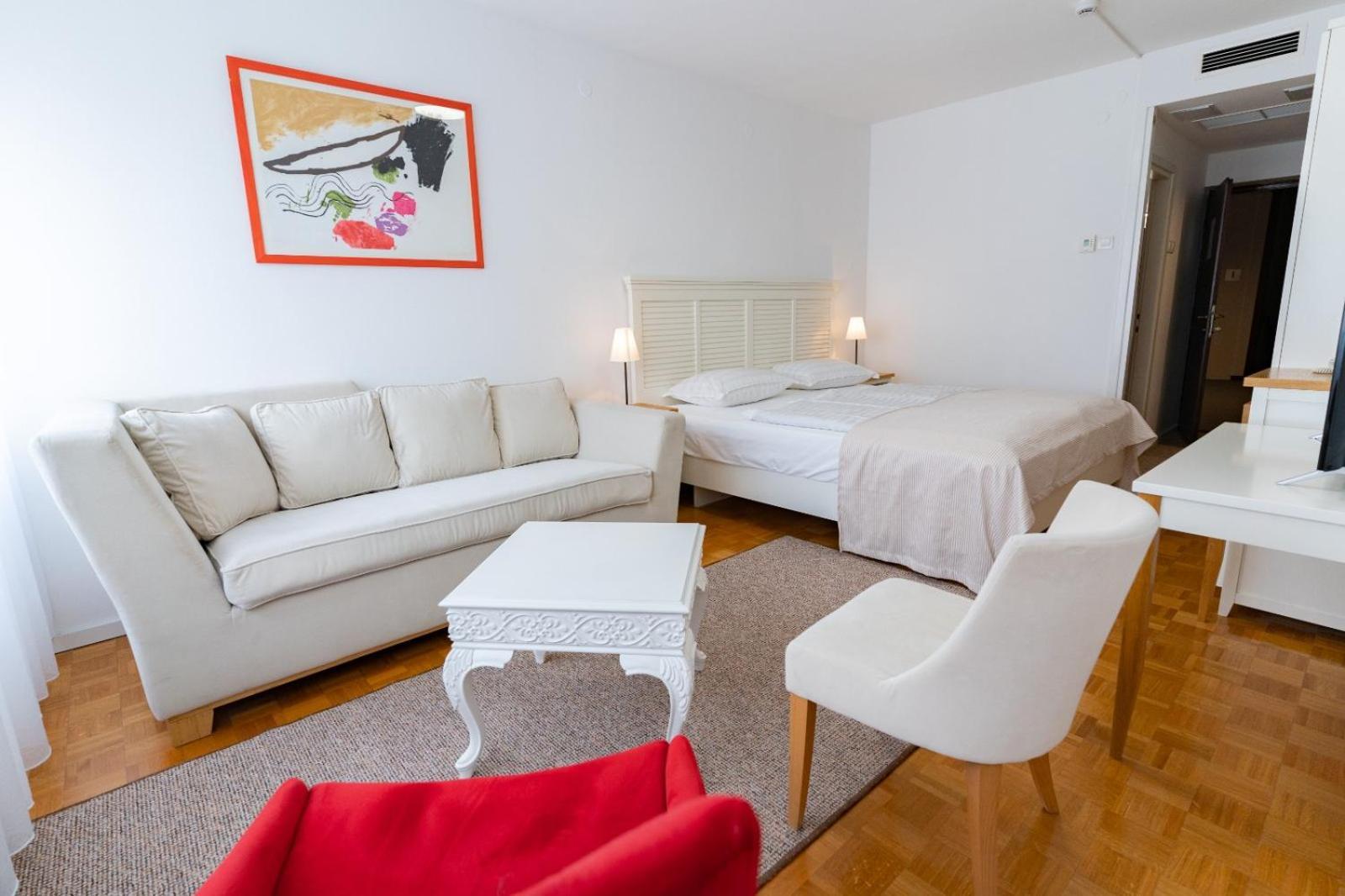 Artearia Hotel Bjelovar Esterno foto